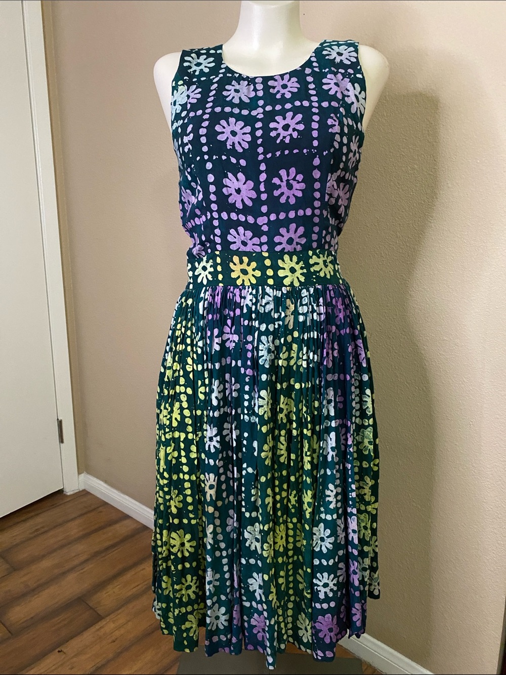 Busayo viscose beautiful retro boho full skirted classic dress S